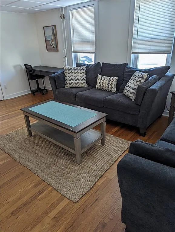 4 bed, 1086 sqft, $3,800 — Photo 2