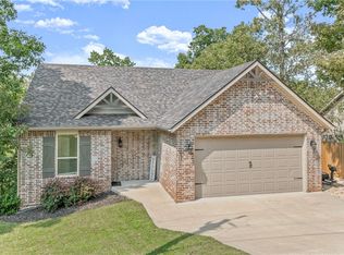 12 Riviera Dr, Rogers, AR 72756