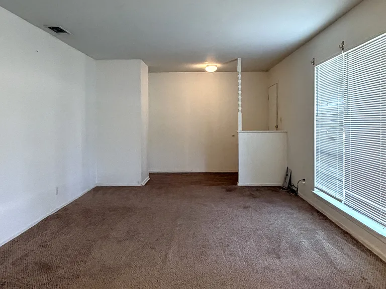 4915 Sierra Madre Dr — Photo 1