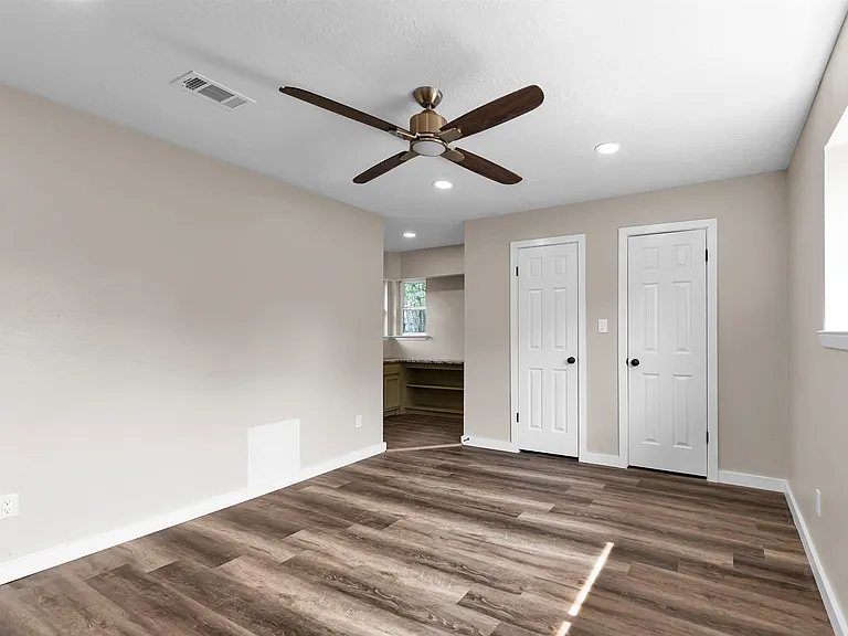 6211 Coachgate Dr — Photo 49