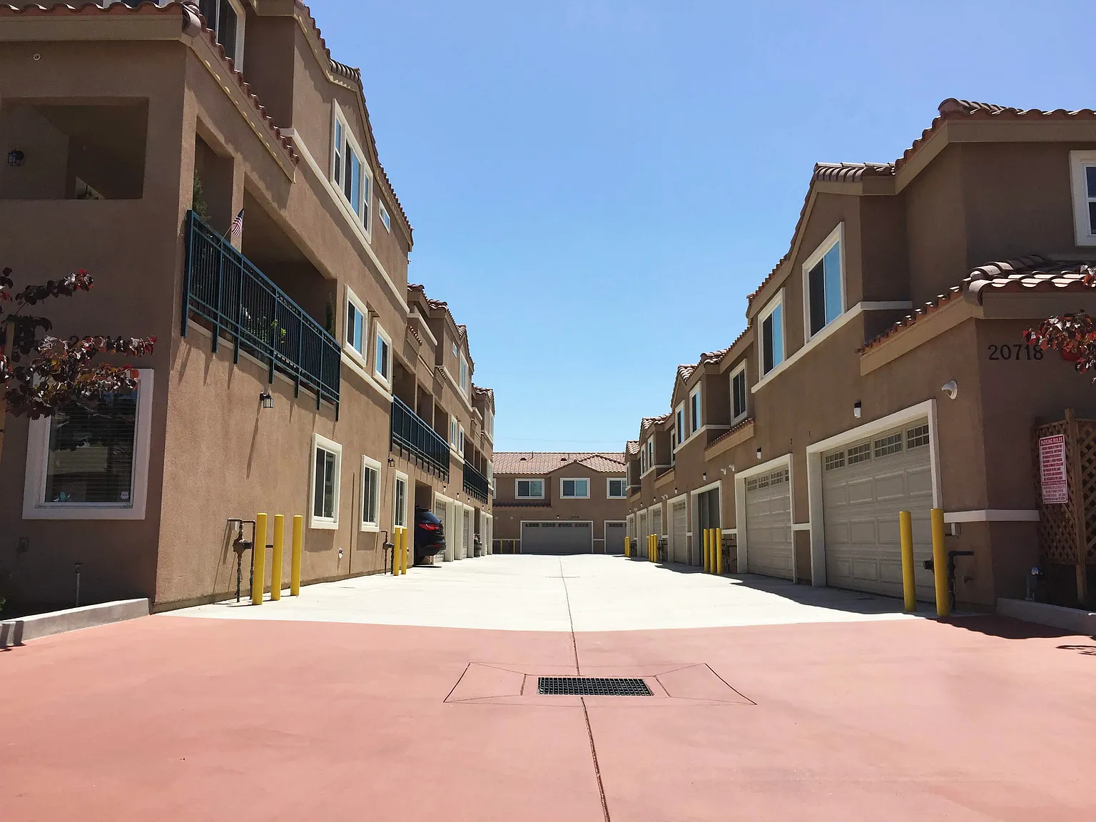 3 bed, 1119 sqft, $3,100 — Photo 2
