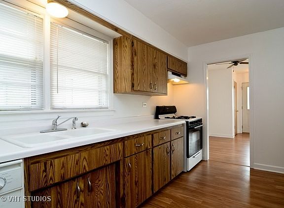 3rd image of 411 S Dwyer Ave