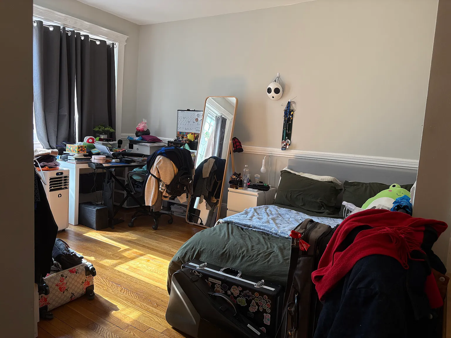 Studio, 300 sqft, $2,600 — Photo 4