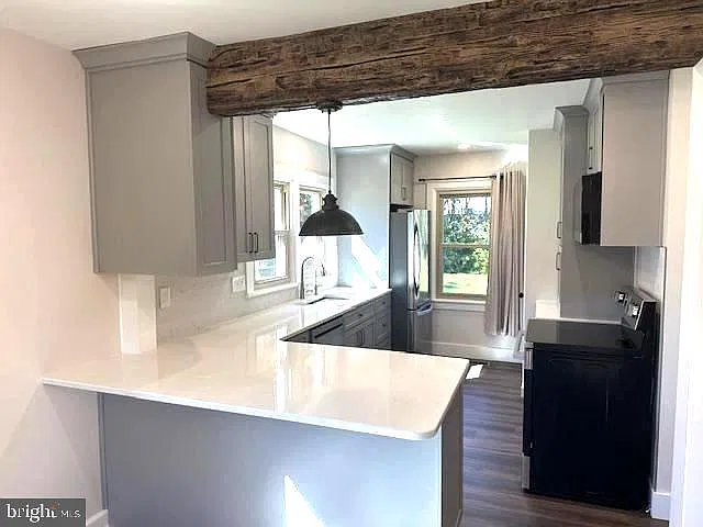 3 bed, 2.0 bath, 1356 sqft, $2,600 — Photo 4