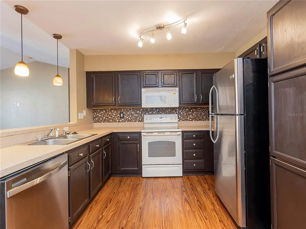 2 bed, 2.0 bath, 1254 sqft, $1,800 — Photo 4