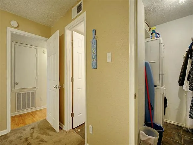 2401 Leon St #106 — Photo 11