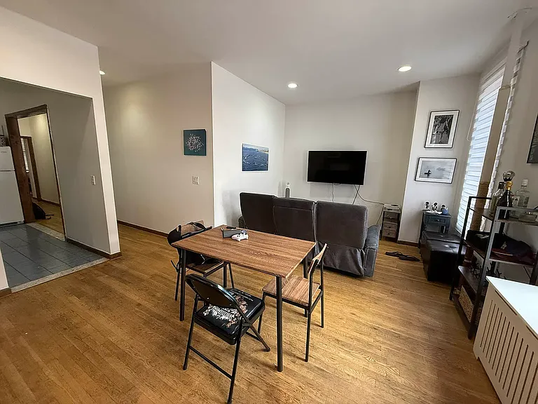 265 W 19th St #2E — Photo 1