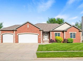 2108 Ridge Creek Dr, Bloomington, IL 61705