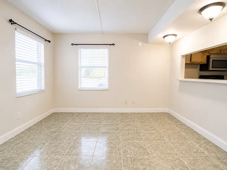 7126 Waterside Dr — Photo 4