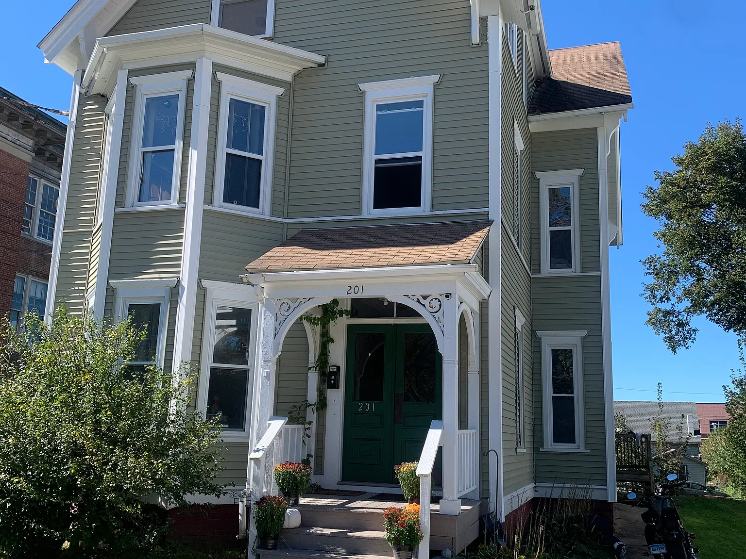 2 bed, 1200 sqft, $1,600 — Photo 1