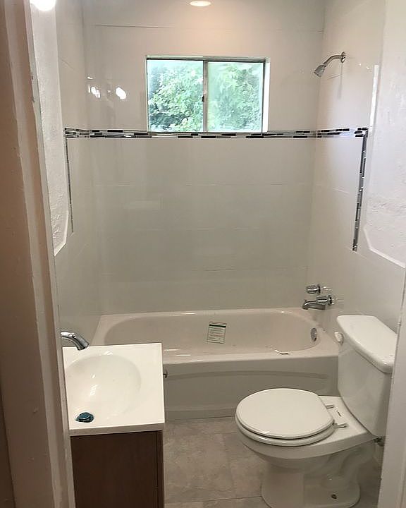 1st image of 511 Oakdale Dr