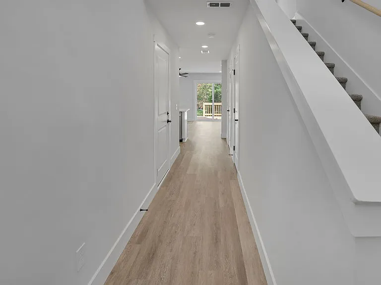 521 S Brady Ave — Photo 4