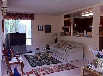 4th image of 221 Oronsay Way