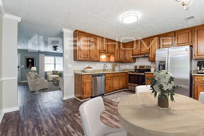 4140 Fox Chase Dr — Photo 2