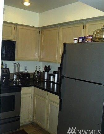 3rd image of 321 SE Orchard Dr APT 4