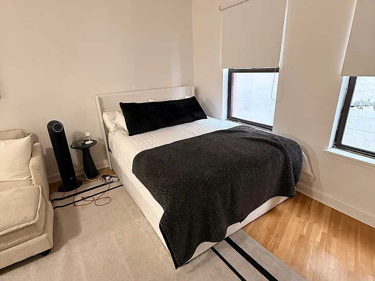 1021 Grand St #4F — Photo 4