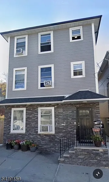 202 Mill St photo 1