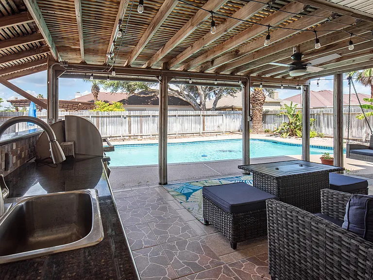 15829 Vincent Dr — Photo 38
