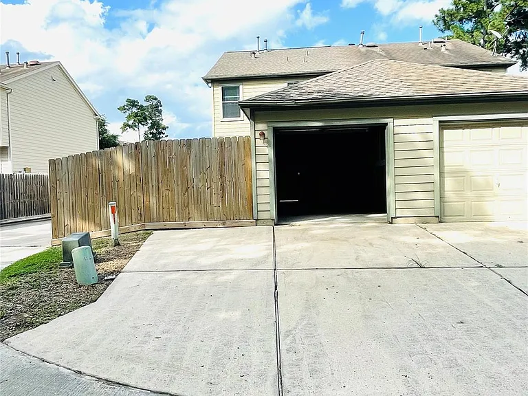 23623 Twisting Falls Dr — Photo 43