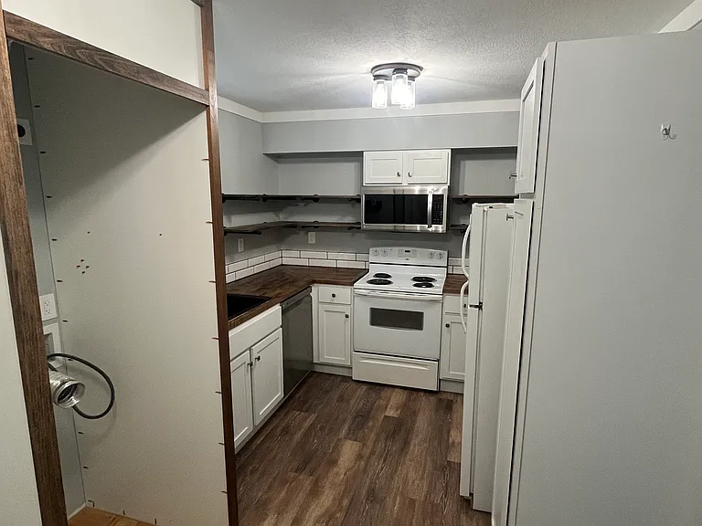 4402 E Vesta Dr — Photo 4