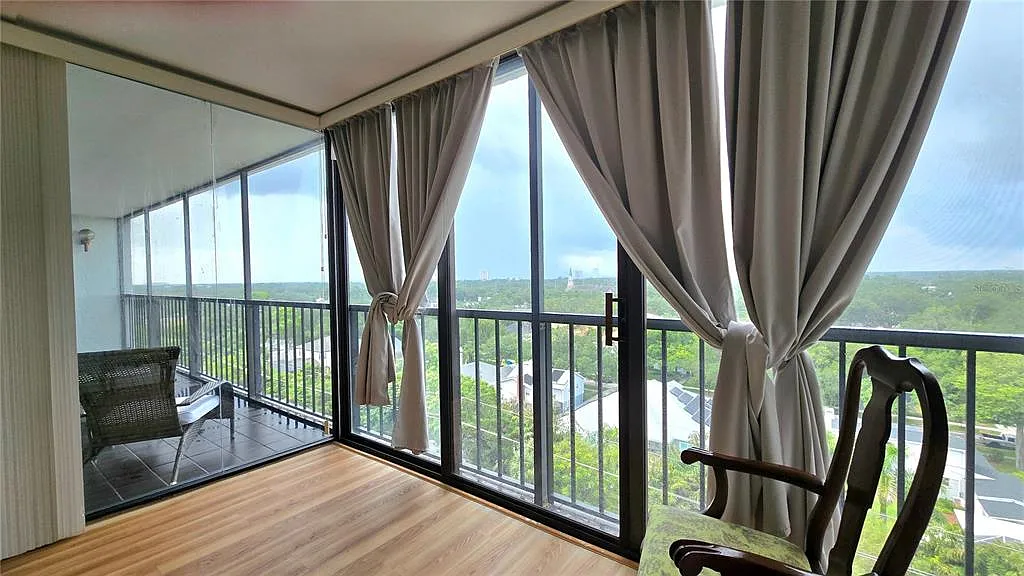 2 bed, 2.0 bath, 1032 sqft, $3,300 — Photo 3