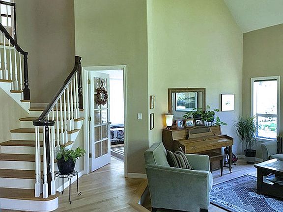 3rd image of 2207 61st Ave NW
