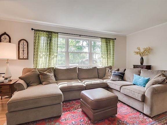 5th image of 819 W Woodlawn Ave