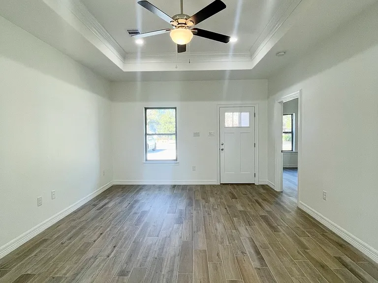 2507 Avenue G — Photo 2