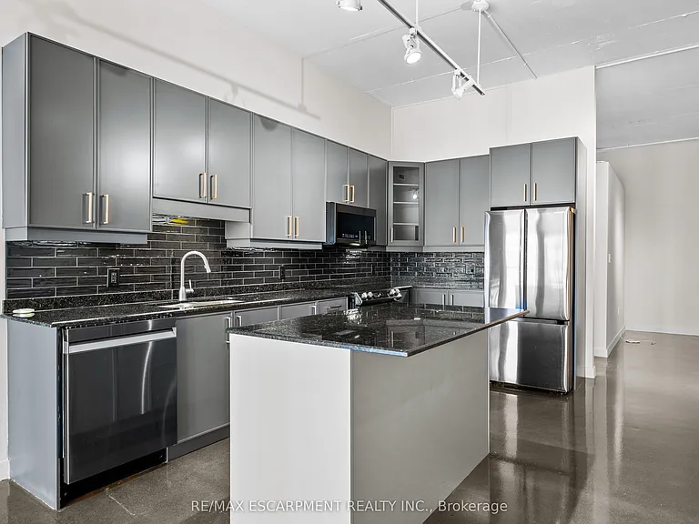 66 Bay St S #614 — Photo 11
