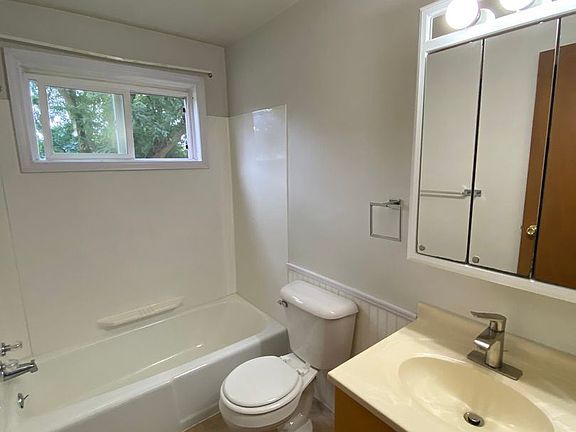 5th image of 301 W 21st St Unit 3-03