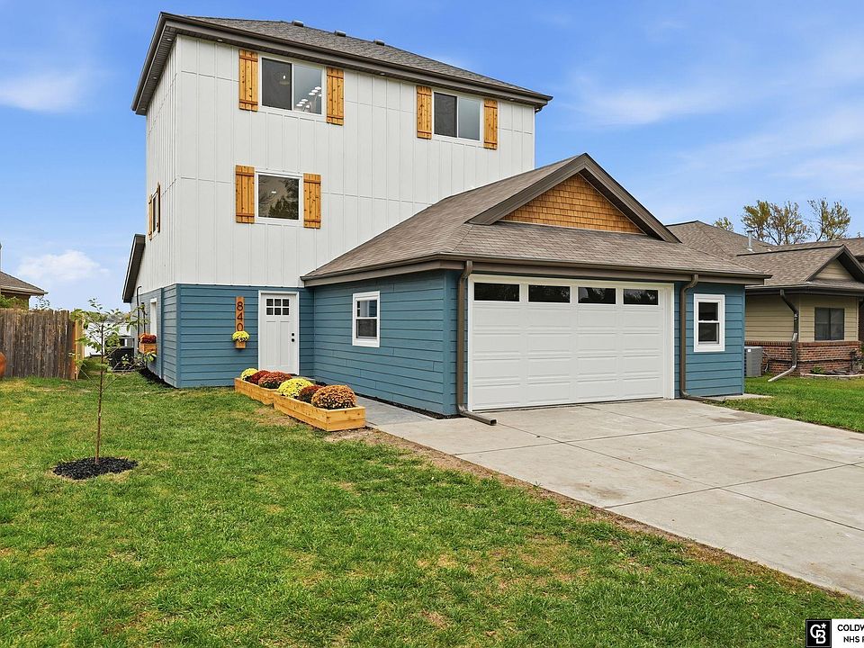 1st image of 840 Lakeshore Dr