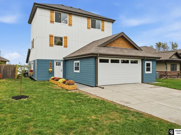 840 Lakeshore Dr, Lincoln, NE 68528