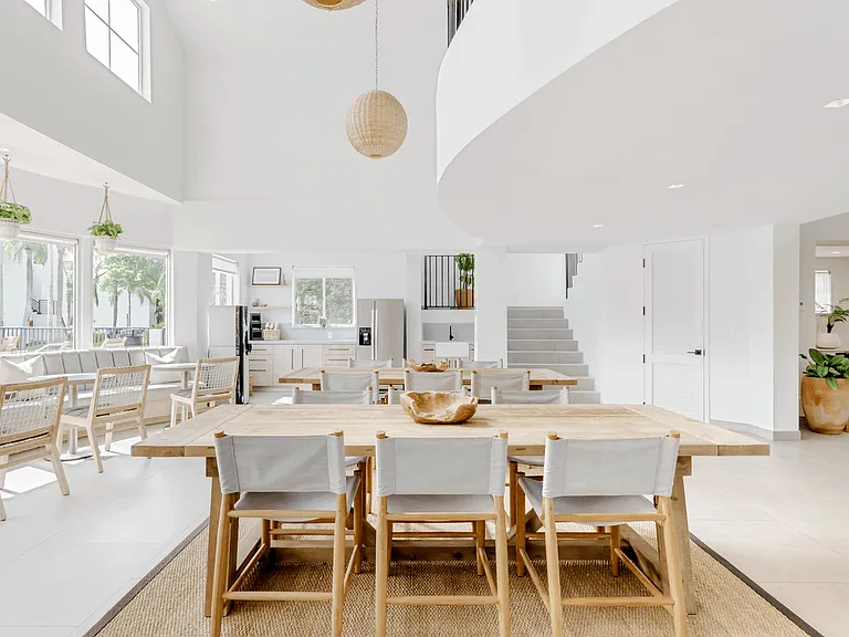 Sheridan Ocean Club Apartments — Photo 22