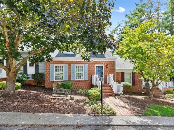 106 Greenbrier Dr, Radford, VA 24141