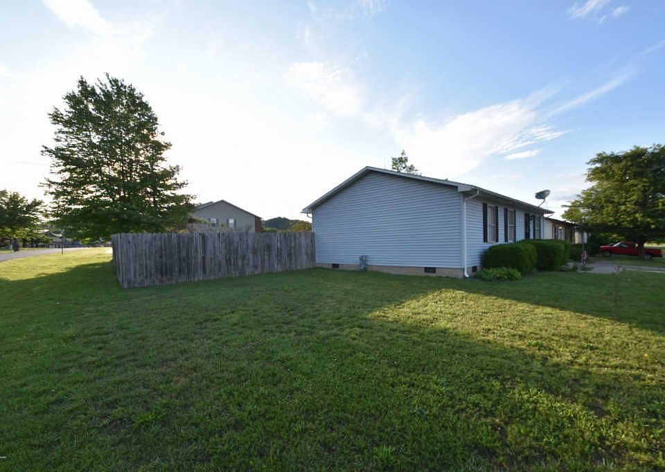 2nd image of 10520 Hillpark Dr