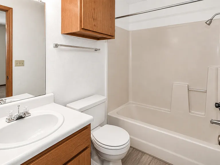 Willow Creek Apartments — Photo 47