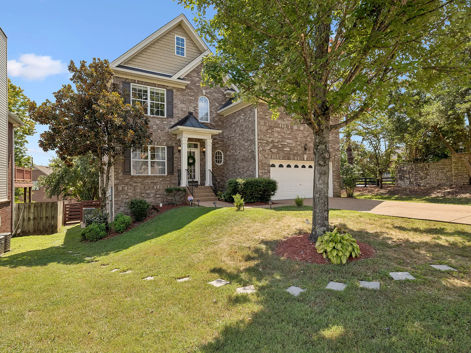 5 bed, 2980 sqft, $3,400 — Photo 2