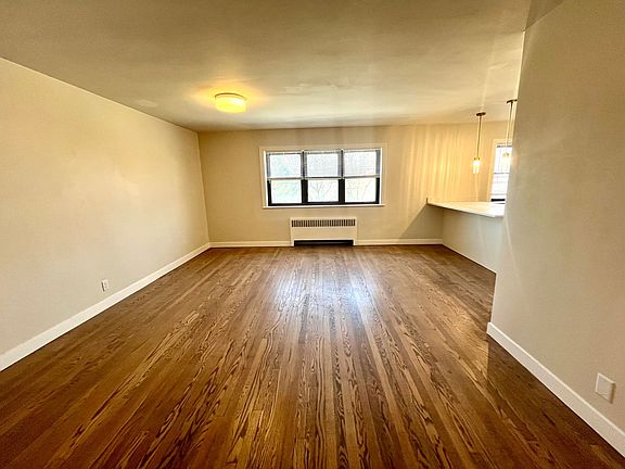 3rd image of 2600 E Kenwood Blvd #304