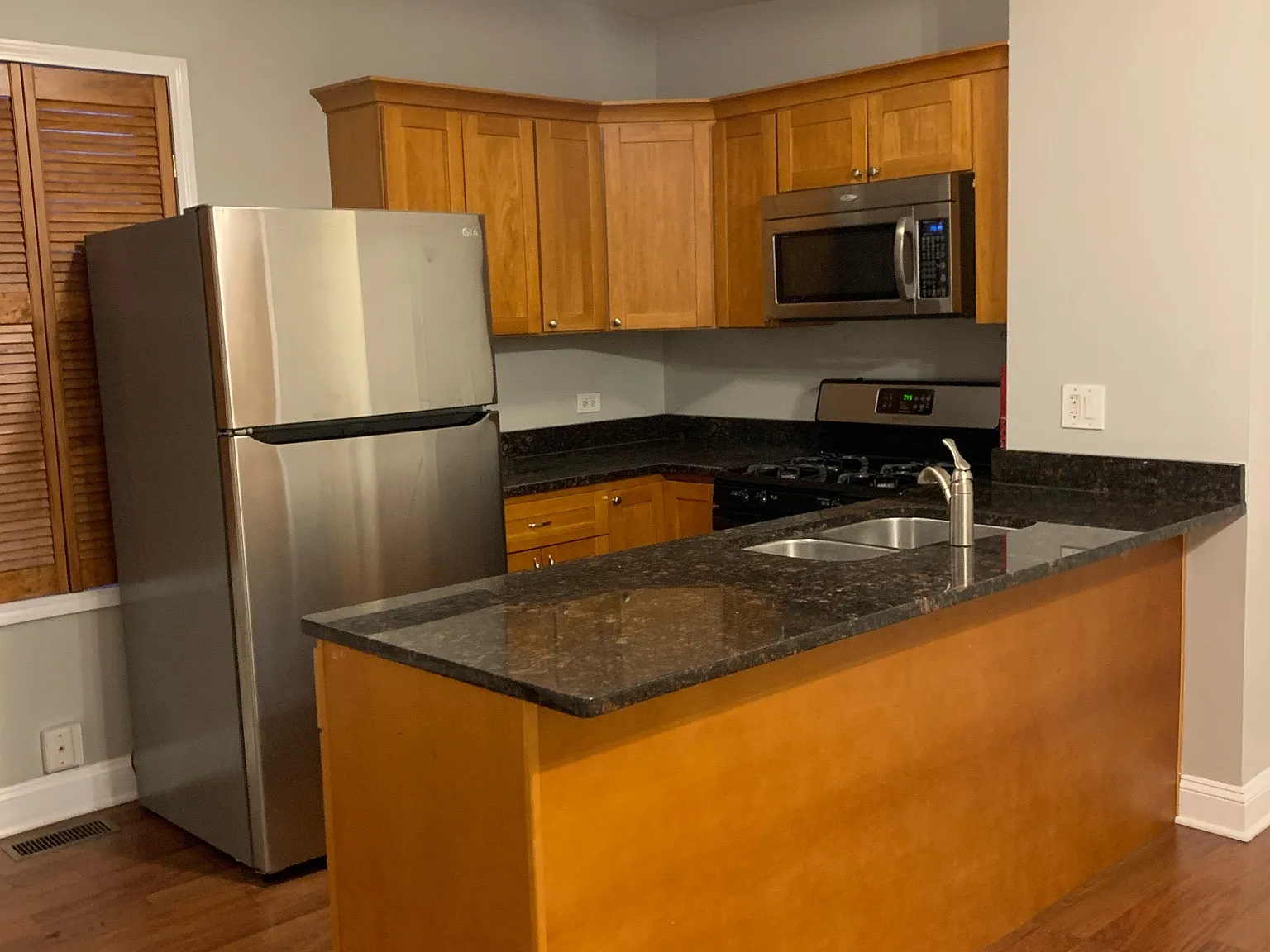 2 bed, 900 sqft, $2,800 — Photo 1