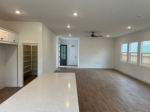 5th image of 1061 W Ariana St
