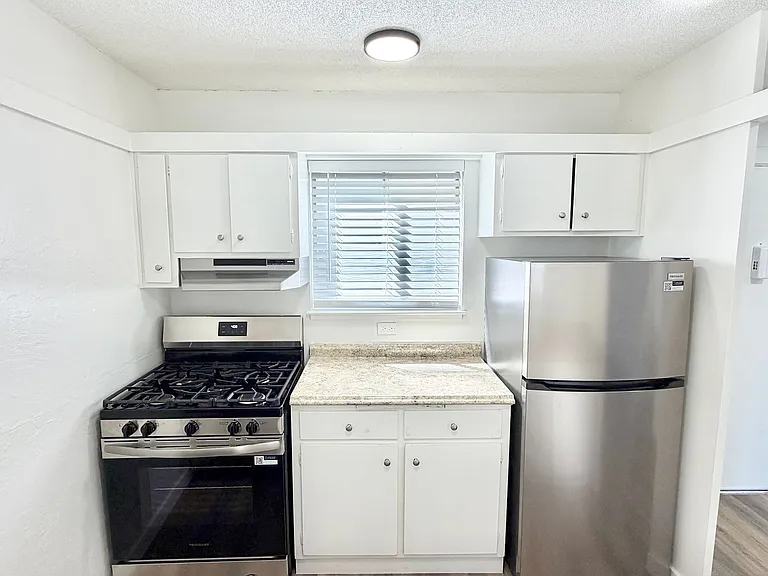 Alameda Apartments — Photo 7
