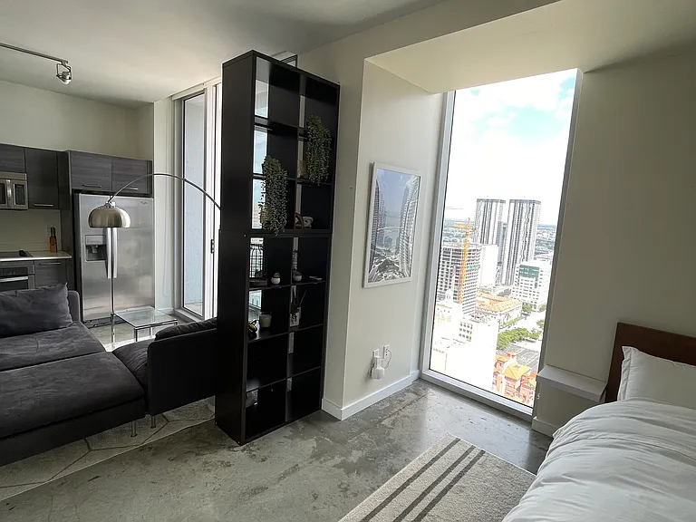 151 SE 1st St #Penthouse 06 — Photo 4