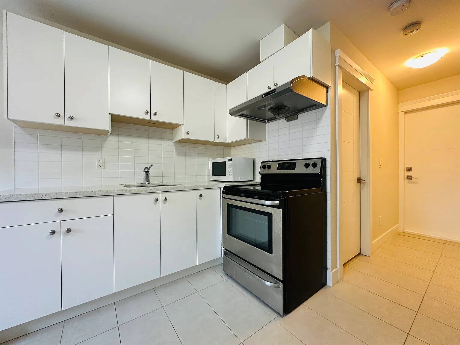 1 bed, 656 sqft, $1,600 — Photo 2