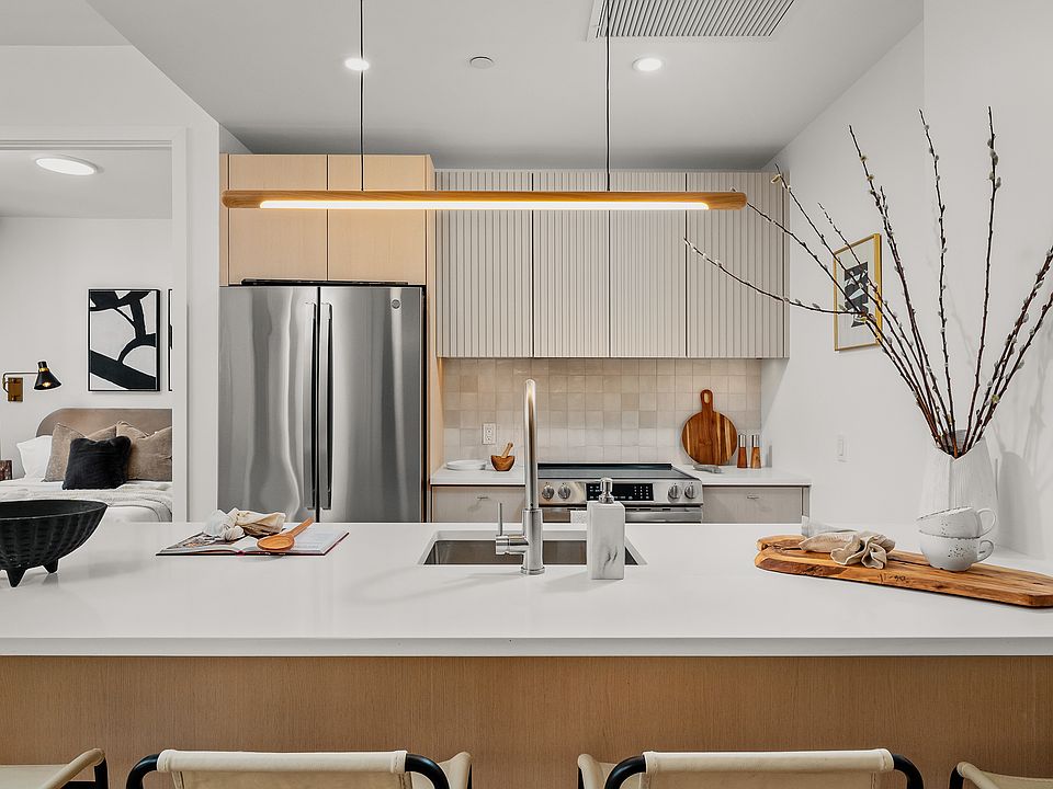 1st image of 250 W 49th St #22101