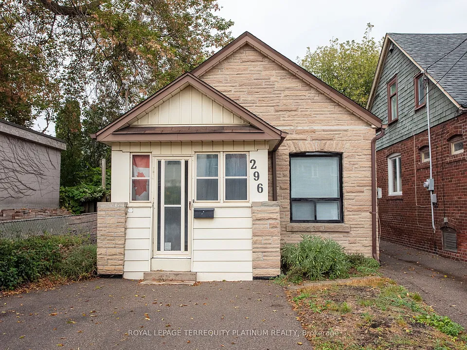 296 Lumsden Ave #BASEMENT