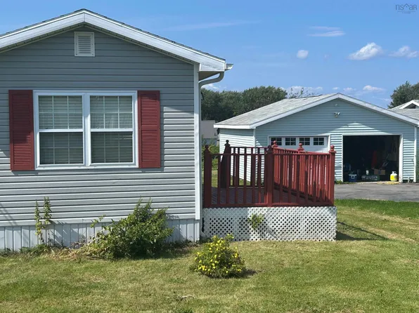 104 Butts St, Cape Breton, NS B1V 1N4