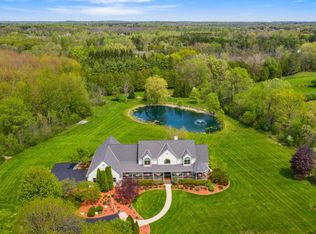 10290 Ann Marie Dr, Cedarburg, WI 53012