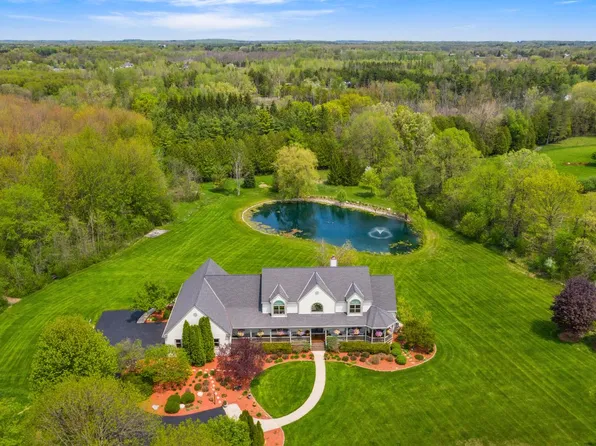 10290 Ann Marie DRIVE, Cedarburg, WI 53012