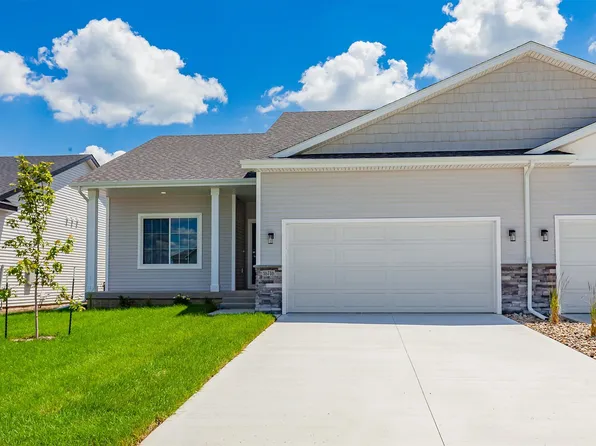 16716 Walnut Meadows Cir, Urbandale, IA 50323