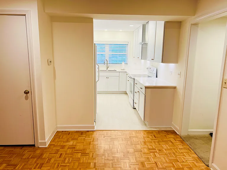 1058 Wilmette Ave — Photo 12